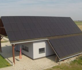 panele fotowoltaiczne na dachu -realizacja