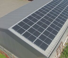 panele fotowoltaiczne na dachu